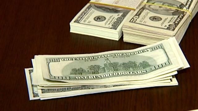 Нацбанк выкупил почти 600 млн долларов для поддержки гривны Нацбанк выкупил почти 600 млн долларов для поддержки гривны