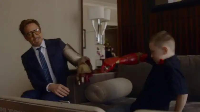 Роберт Дауні молодший подарував 7-річному хлопчику штучну руку