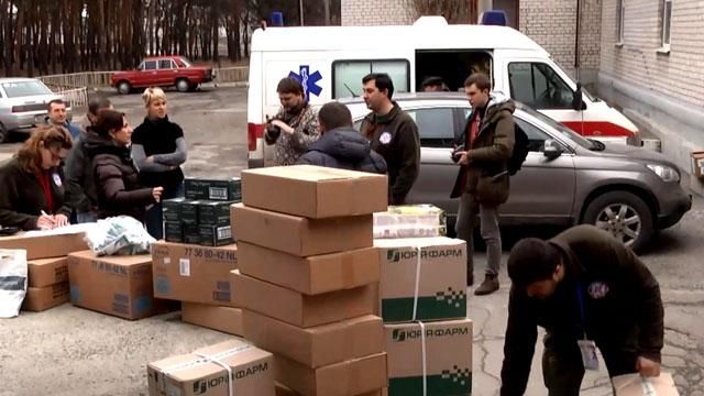 Як "Шпиталь Майдану" віз у зону АТО гуманітарну допомогу