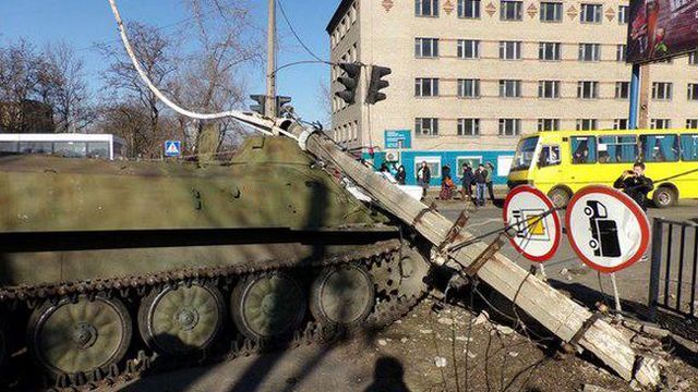 Військових, які в Костянтинівці збили жінку та дітей, перевезли до Краматорська Військових, які в Костянтинівці збили жінку та дітей, перевезли до Краматорська