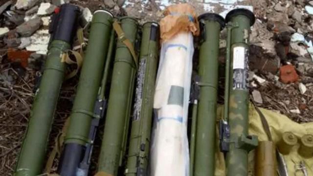 Найактуальніші фото 16 березня: схованка бойовиків зі зброєю, річниця анексії Криму Найактуальніші фото 16 березня: схованка бойовиків зі зброєю, річниця анексії Криму