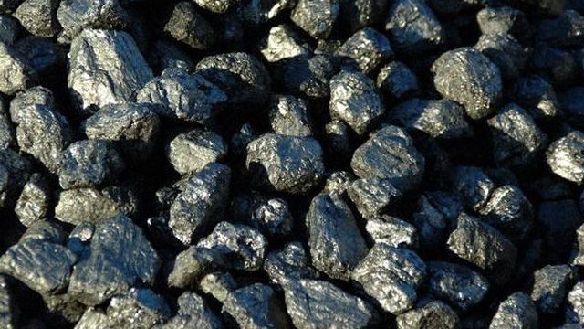Бойовики "фурами" вивозять вугілля до РФ, у документах вказують, що "вугілля з України"