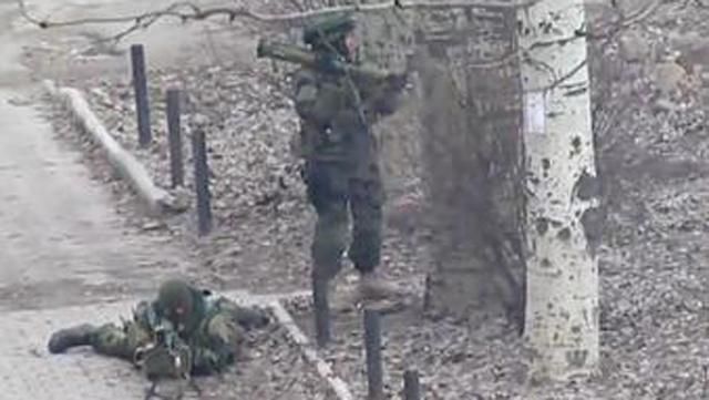 В Макеевке террористы проводят спецоперацию с использованием танков и снайперов В Макеевке террористы проводят спецоперацию с использованием танков и снайперов