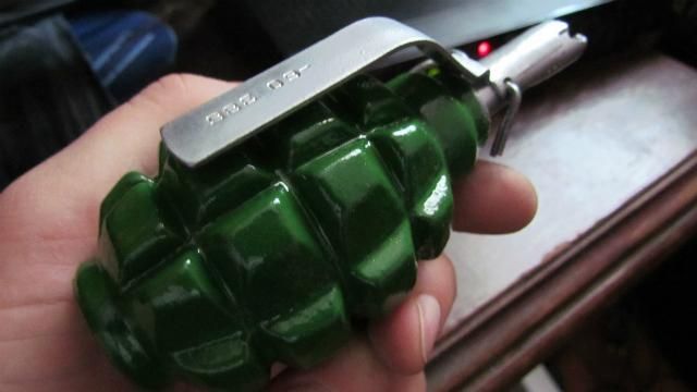 В Киеве в мусорнике нашли пакет с гранатами В Киеве в мусорнике нашли пакет с гранатами