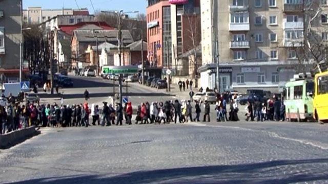 Тернопольчане перекрыли главную улицу города Тернопольчане перекрыли главную улицу города