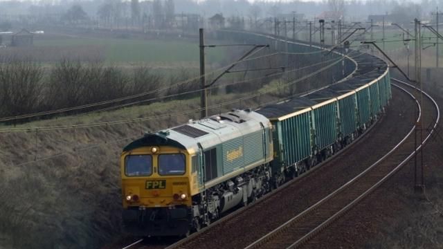 В Луганской области неизвестные взорвали железнодорожный мост с грузовым поездом В Луганской области неизвестные взорвали железнодорожный мост с грузовым поездом