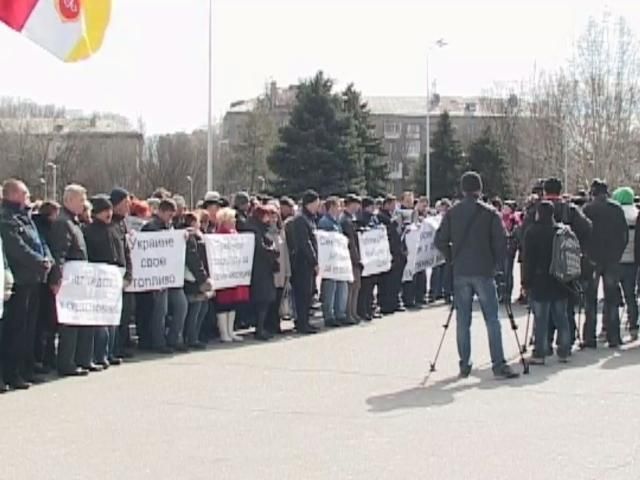 Трудовий колектив Одеського нафтопереробного заводу вимагає виплати зарплат Трудовий колектив Одеського нафтопереробного заводу вимагає виплати зарплат