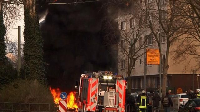 Во Франкфурте протестуют против Европейского Центробанка, есть пострадавшие Во Франкфурте протестуют против Европейского Центробанка, есть пострадавшие