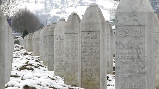 В Сербии арестовали исполнителей резни в Сребренице В Сербии арестовали исполнителей резни в Сребренице