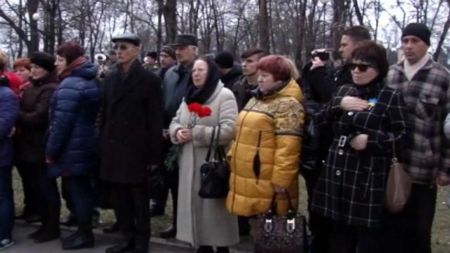 Митинг памяти по погибшим на Востоке прошел в Запорожье Митинг памяти по погибшим на Востоке прошел в Запорожье