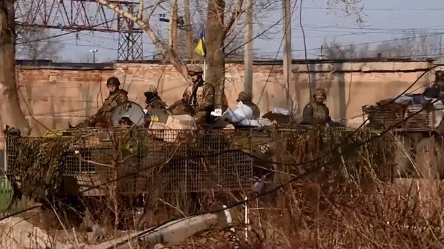 Наші позиції обстрілюють зі 120 мінометів, — військовий з Авдіївки Наші позиції обстрілюють зі 120 мінометів, — військовий з Авдіївки