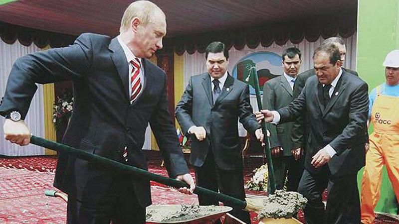 Їсти з лопати — новий тренд. Інтернет висміяв фестиваль "Російська гідність" Їсти з лопати — новий тренд. Інтернет висміяв фестиваль "Російська гідність"