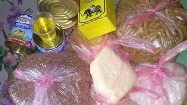 Студенти "ЛНР" замість стипендії отримали по півсклянки олії і банці тушонки Студенти "ЛНР" замість стипендії отримали по півсклянки олії і банці тушонки