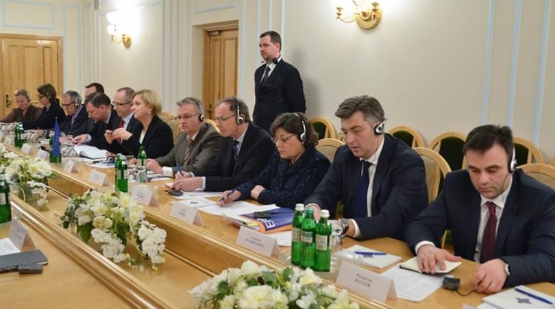 Турчинов зустрів делегацію Європарламенту — говорив про оборонну співпрацю з ЄС Турчинов зустрів делегацію Європарламенту — говорив про оборонну співпрацю з ЄС