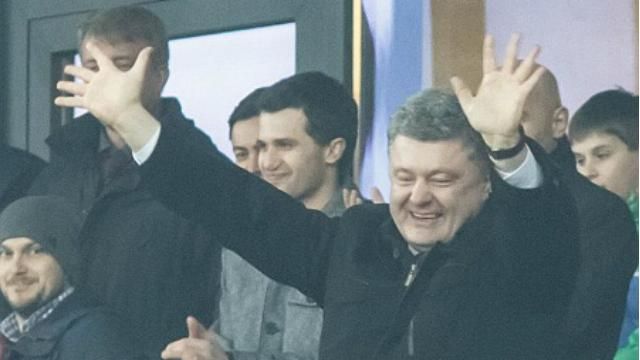 Порошенко, Суркис и Полторак на футбол сходили Порошенко, Суркис и Полторак на футбол сходили