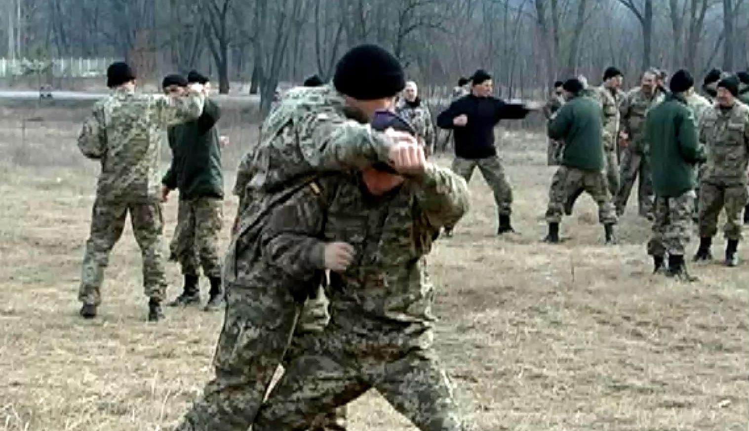 У Житомирі тренери-каратисти готують добровольців до служби на Сході 