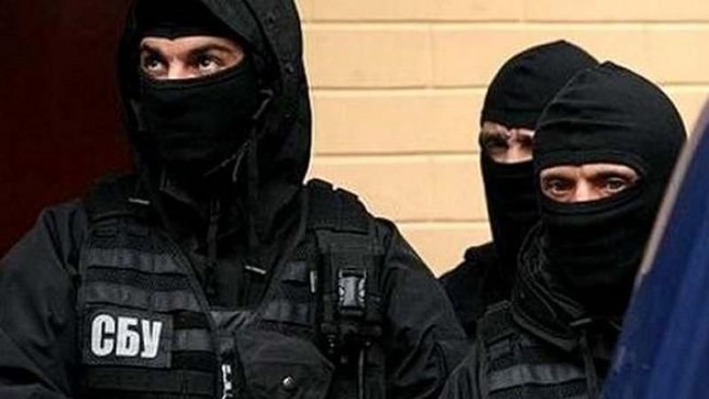 СБУ затримала диверсантів, які планували підірвати школу на Луганщині СБУ затримала диверсантів, які планували підірвати школу на Луганщині