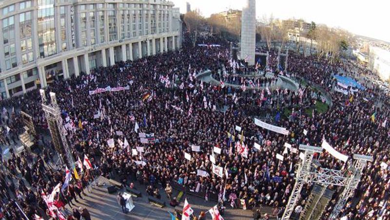 У Тбілісі проходить кількатисячний антиурядовий протест