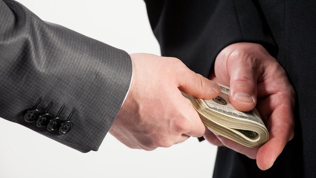 У Києві на хабарі піймали головного державного виконавця У Києві на хабарі піймали головного державного виконавця