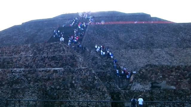 У Мексиці тисячі людей святкують весняне рівнодення