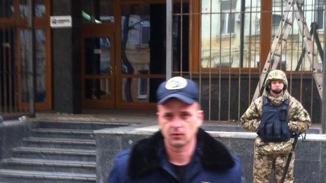 Коломойський забарикадувався в "Укрнафті" Коломойський забарикадувався в "Укрнафті"