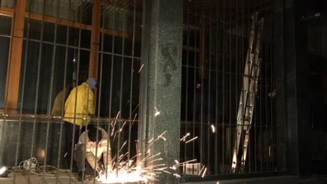 Коломойський запевняє, що захищає "Укрнафту" від рейдерів Коломойський запевняє, що захищає "Укрнафту" від рейдерів