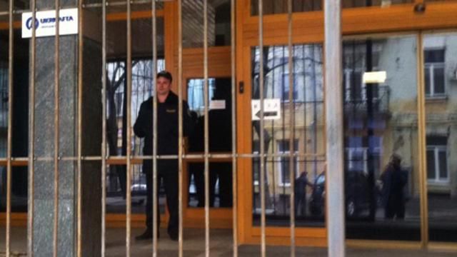 Сотрудники охранной фирмы "Укрнафты" не имеют разрешения на автоматическое оружие, — Найем Сотрудники охранной фирмы "Укрнафты" не имеют разрешения на автоматическое оружие, — Найем