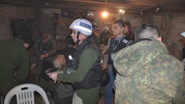 Террористы обстреляли Пески в присутствии наблюдателей ОБСЕ Террористы обстреляли Пески в присутствии наблюдателей ОБСЕ