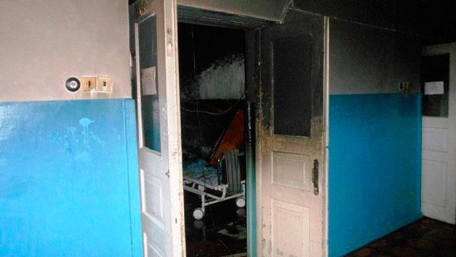 У лікарні в Києві згорів бездомний
