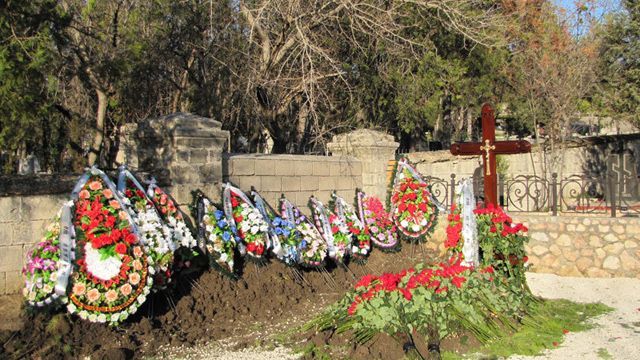 Янукович і родина були на похороні Віктора-молодшого, — ЗМІ