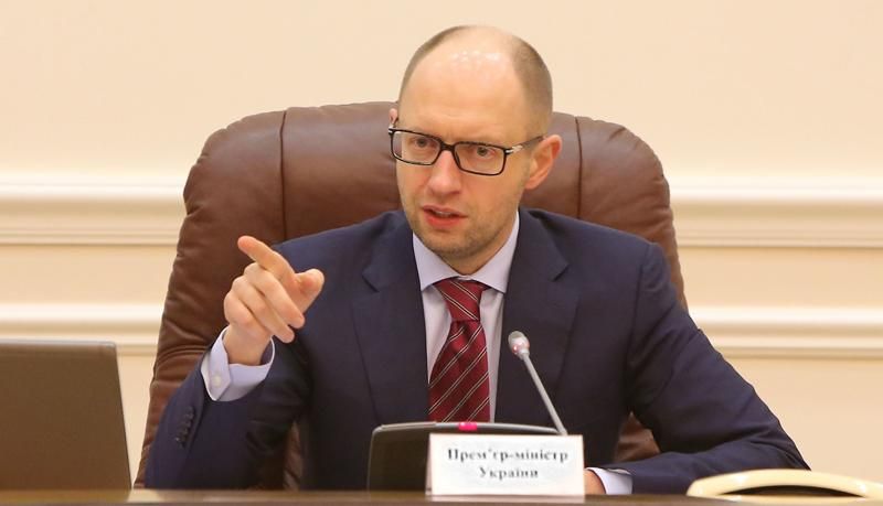 Яценюк запропонував винести зміни до Конституції на референдум 