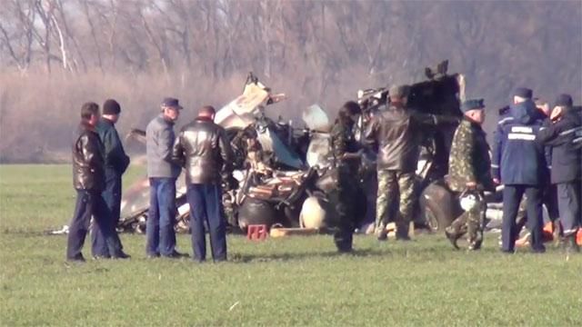 З'явилося відео з місця падіння Мі-24 (18+) З'явилося відео з місця падіння Мі-24 (18+)