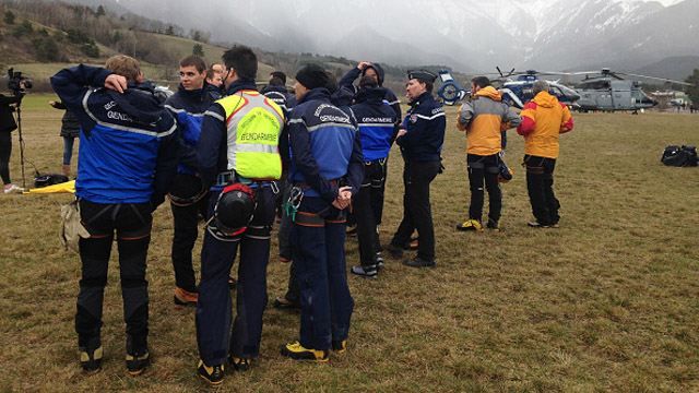 Яценюк та Гройсман висловили співчуття у зв'язку з катастрофою літака на півдні Франції Яценюк та Гройсман висловили співчуття у зв'язку з катастрофою літака на півдні Франції