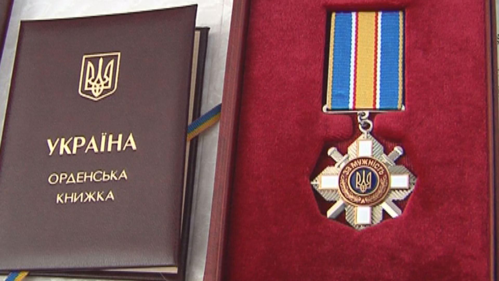 Герой, що пішов без зброї на окупанта, отримав нагороду Герой, що пішов без зброї на окупанта, отримав нагороду