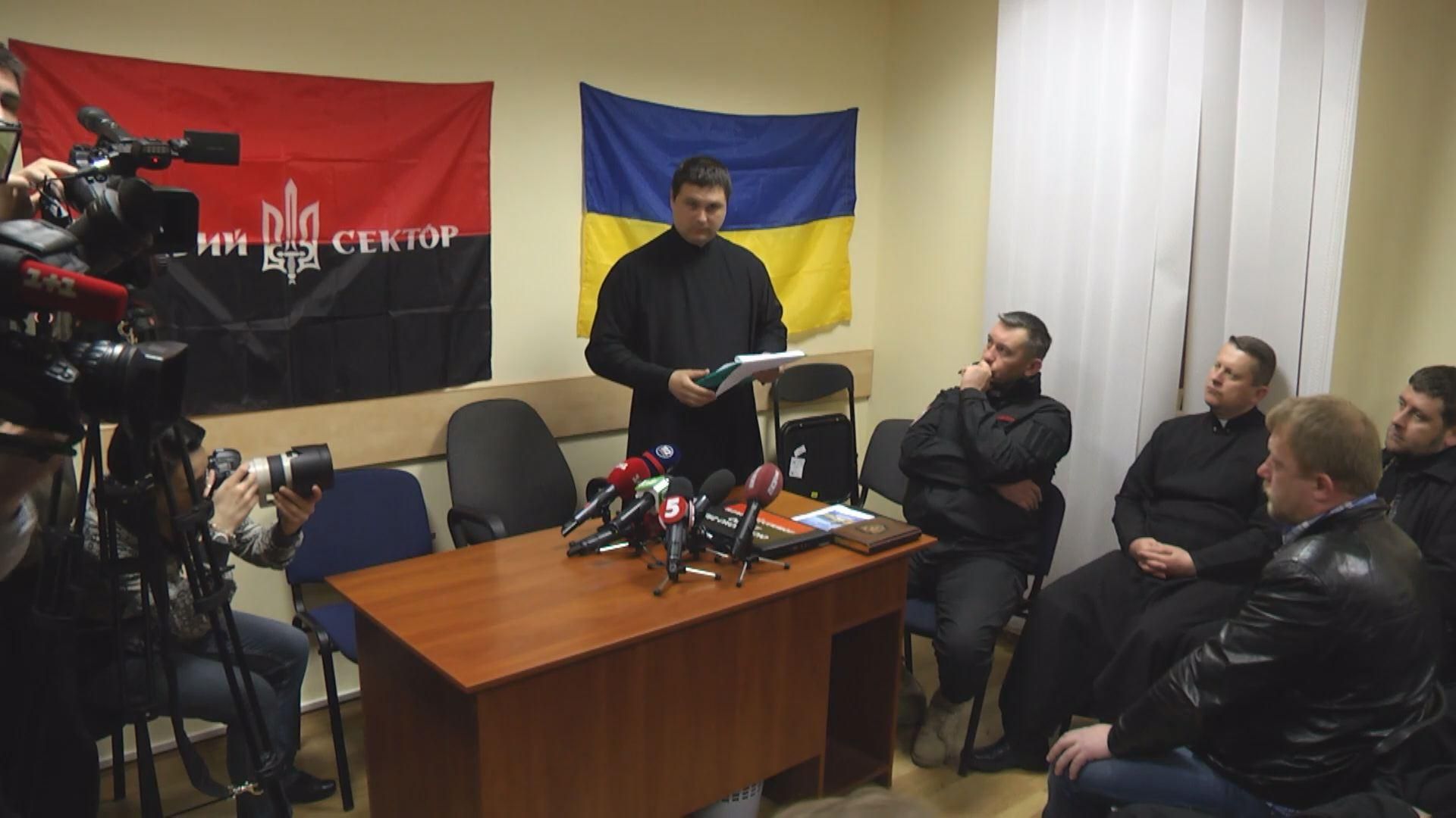 "Правый сектор" готовит капелланов для АТО "Правый сектор" готовит капелланов для АТО