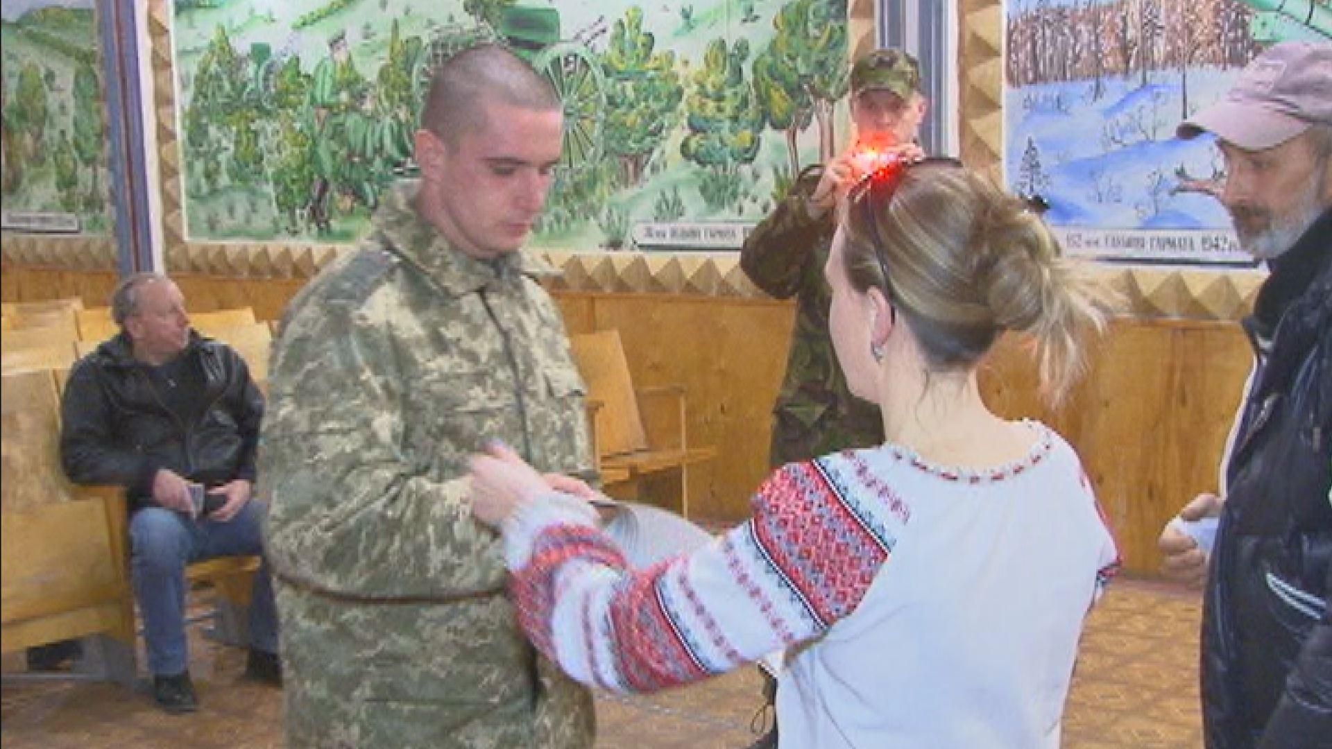 Запорізьким бійцям вручили перші посвідчення учасників АТО Запорізьким бійцям вручили перші посвідчення учасників АТО