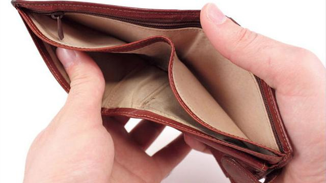 Зарплата севастопольских бюджетников уменьшилась на треть