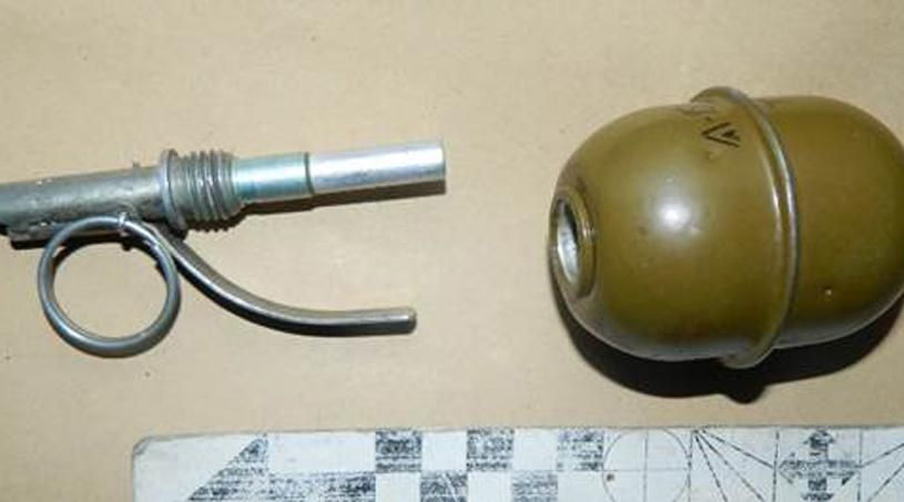 У Києві затримали чоловіка, який мав при собі пістолет і гранату У Києві затримали чоловіка, який мав при собі пістолет і гранату