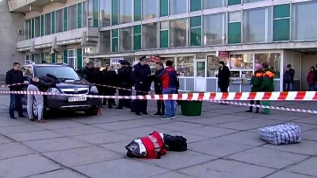 Солдат привіз зі Сходу цілий арсенал зброї і усе хотів продати Солдат привіз зі Сходу цілий арсенал зброї і усе хотів продати