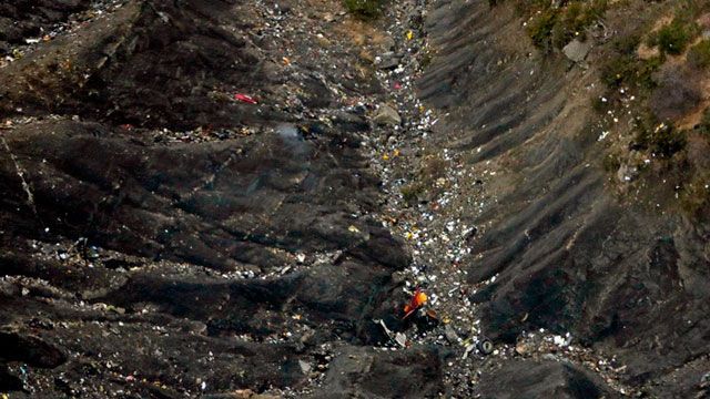 Порошенко выразил соболезнования в связи с авиакатастрофой в Альпах Порошенко выразил соболезнования в связи с авиакатастрофой в Альпах