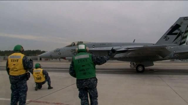 У США випробовують електромагнітну катапульту для запуску винищувачів У США випробовують електромагнітну катапульту для запуску винищувачів