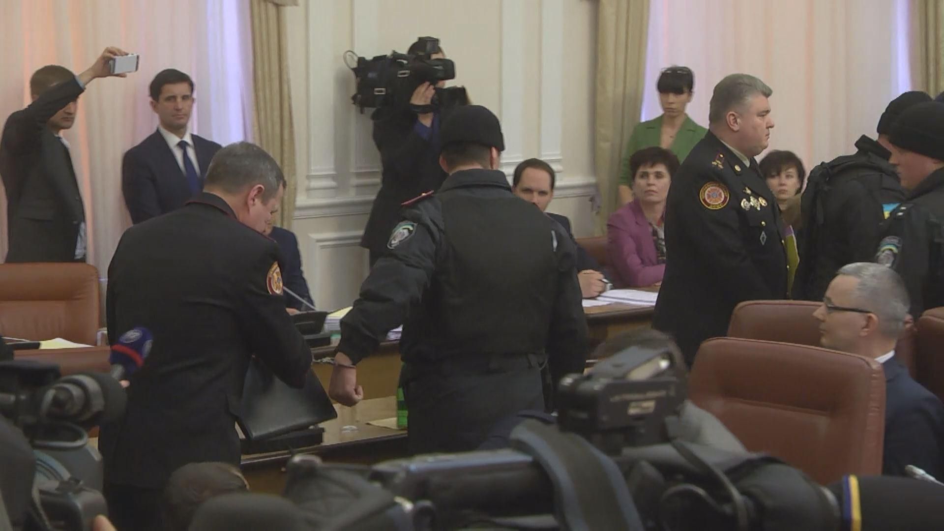 Политологи проанализировали шоу с задержанием председателя ГСЧС Политологи проанализировали шоу с задержанием председателя ГСЧС