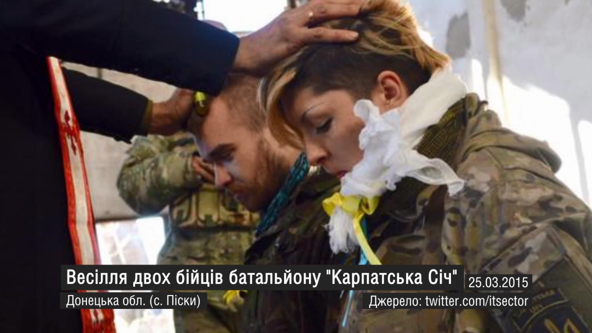 Самые актуальные кадры 25 марта: подорвался автобус, бойцы сыграли свадьбу Самые актуальные кадры 25 марта: подорвался автобус, бойцы сыграли свадьбу