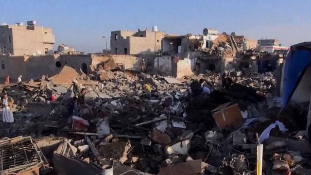 В Ємені на місці авіаударів люди розбирають завали