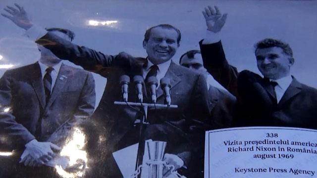 У Бухаресті влаштували аукціон-розпродаж речей Чаушеску У Бухаресті влаштували аукціон-розпродаж речей Чаушеску