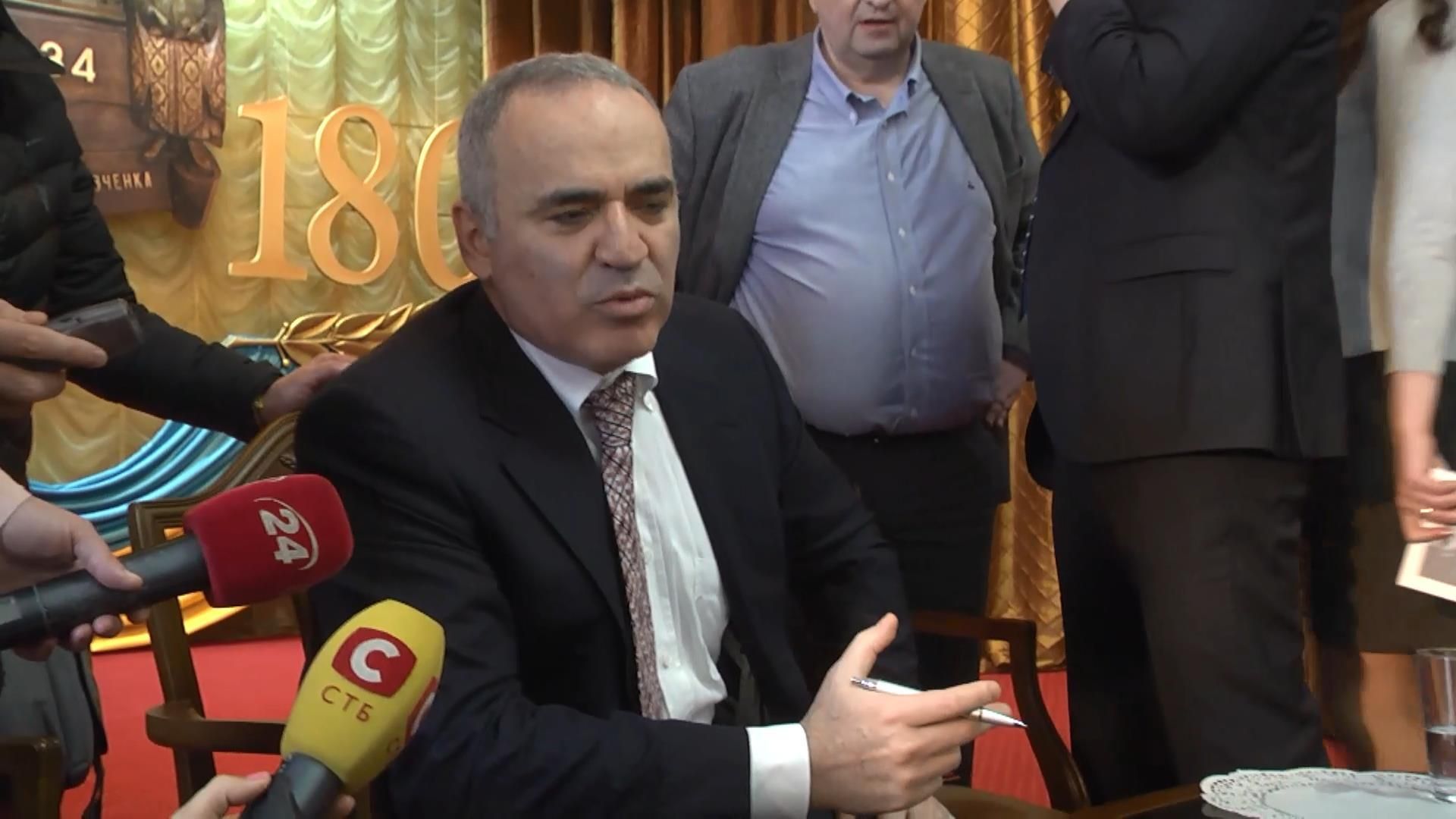 Каспаров считает, что до 9 мая Путин ничего делать не будет Каспаров считает, что до 9 мая Путин ничего делать не будет