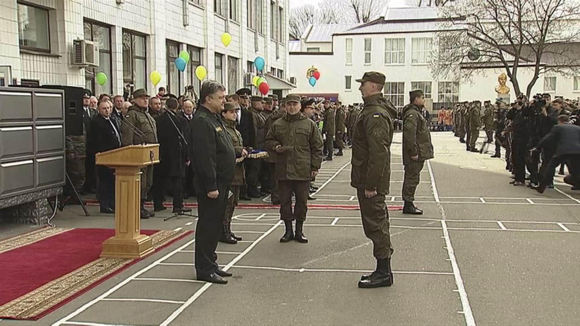 Порошенко пообедал с харьковскими студентами