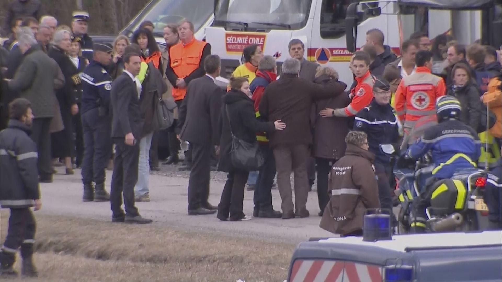 Родственники погибших в катастрофе лайнера А320 приехали на место аварии