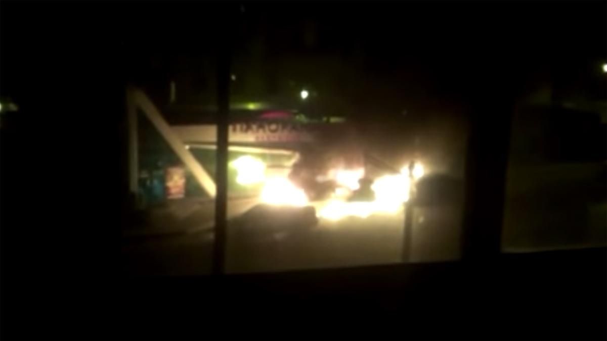 З’явилося відео терористичних "розборок" у центрі Донецька