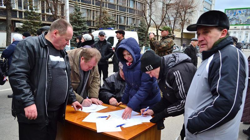 На окупованій частині Луганщини люди працюватимуть за їжу